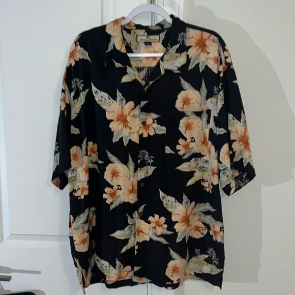 Men's Tommy Bahama 100% Silk SS Button XL Black Aloha Luau Shirt Hawaiian 🌺 - Picture 1 of 4